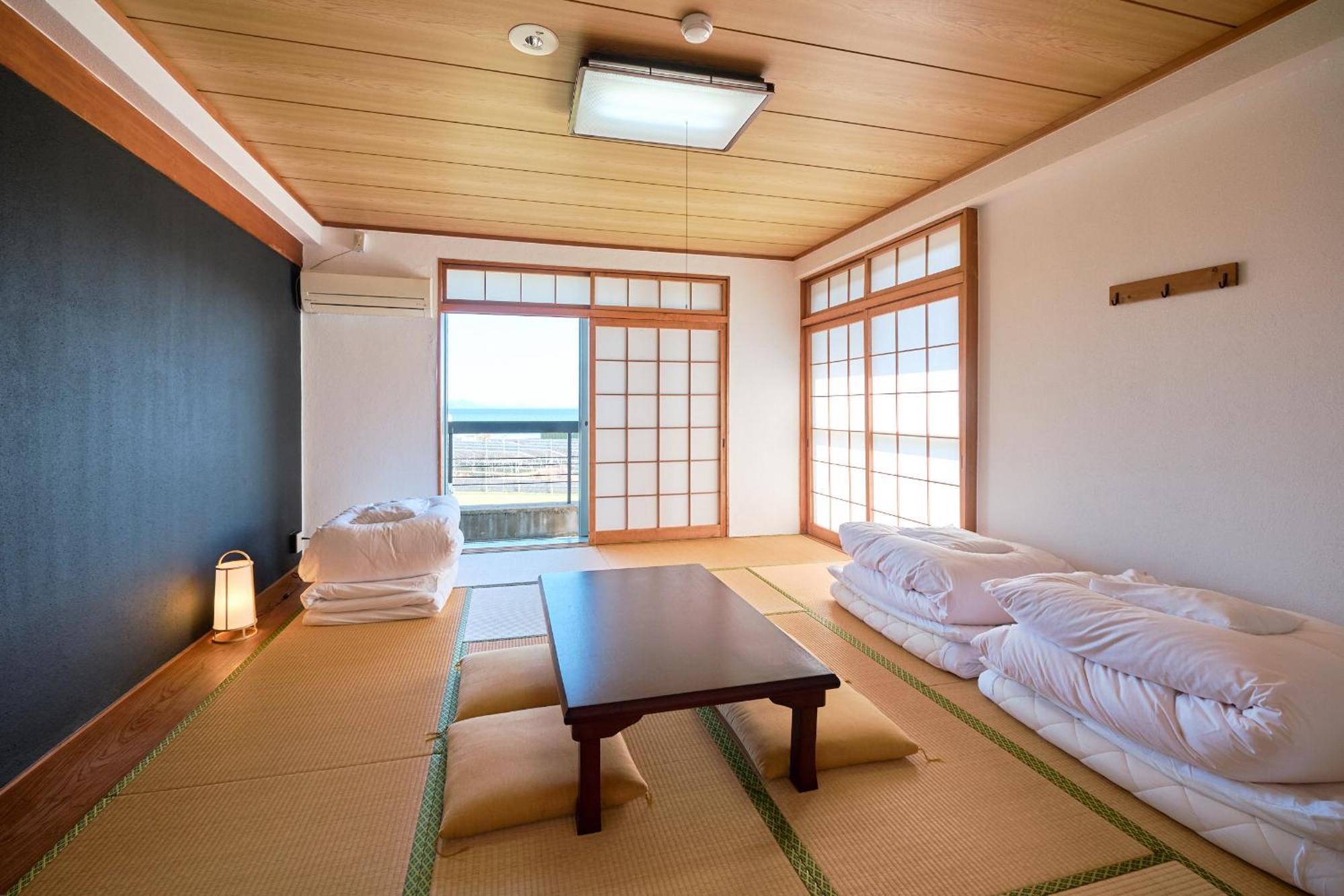 J-Hoppers Lake Biwa Guesthouse Otsu Rom bilde