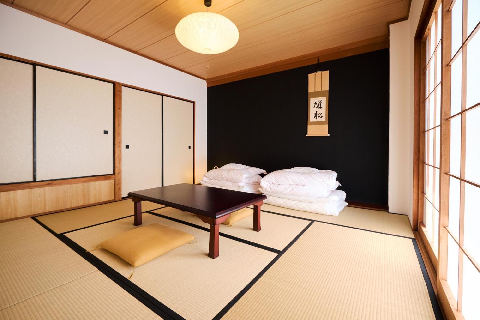 J-Hoppers Lake Biwa Guesthouse Otsu Rom bilde